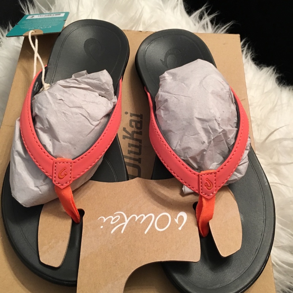 OLUKAI Hoopio size 6 women's flip flop